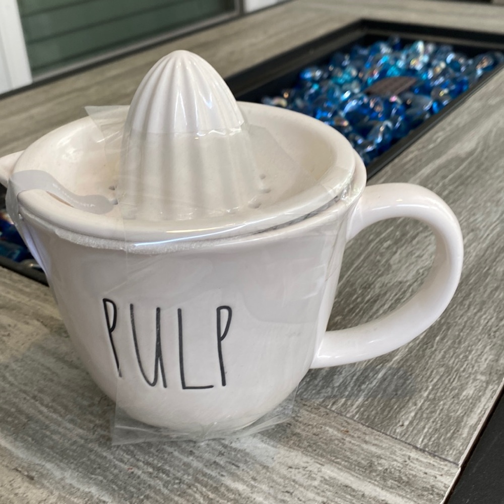 Lemon juicer Rae dunn “pulp”